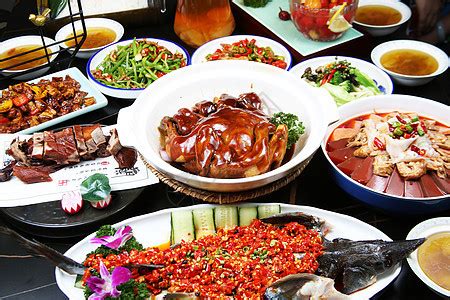 美食一桌子图片