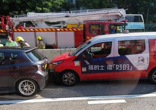香港东九龙走廊发生车相撞意外，至少人受伤