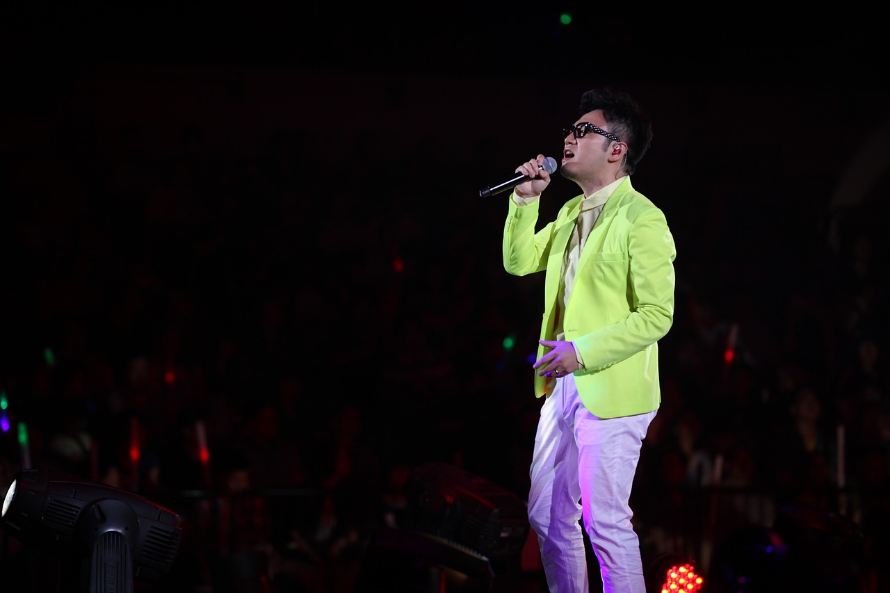 李玉刚演唱会上表演划水事件及道歉声明