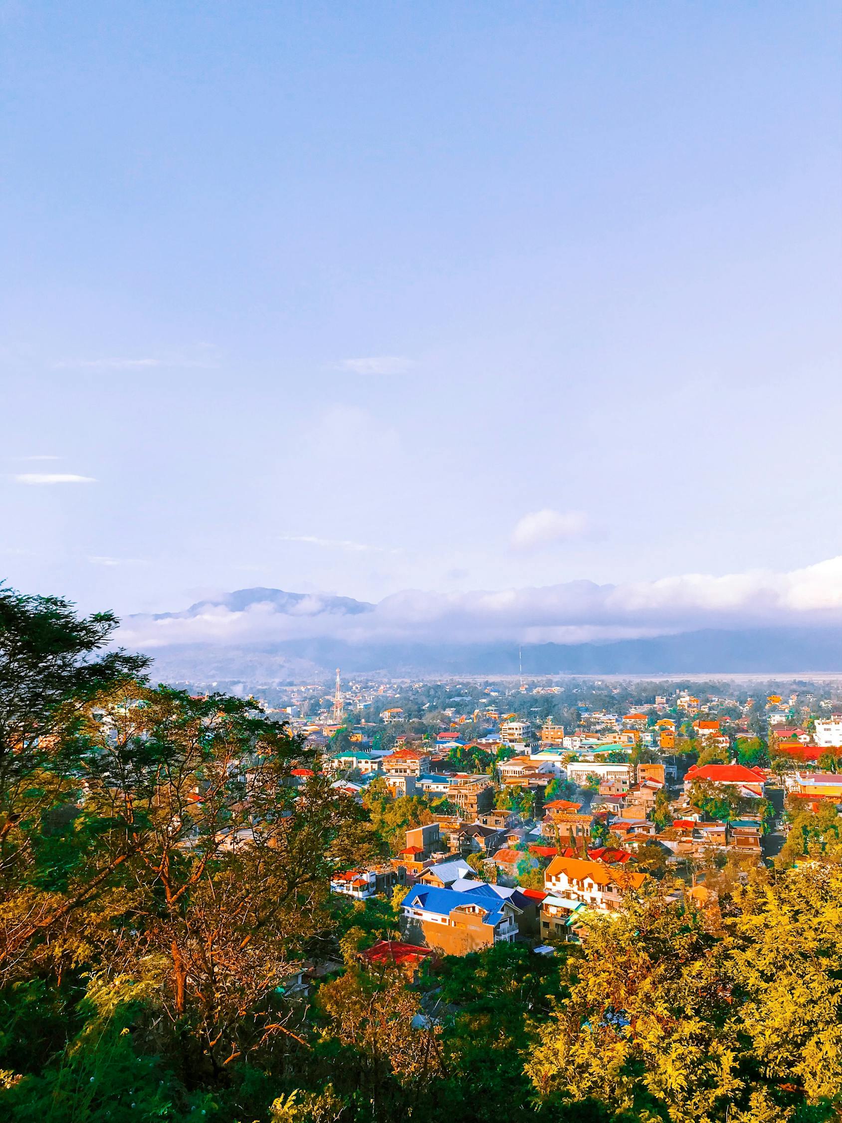 Exploring the World with English:A Comprehensive Guide to Travel Etiquette and Essentials